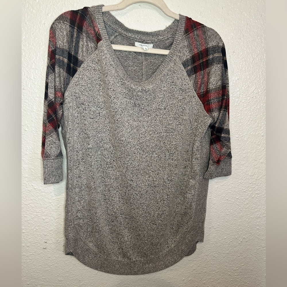 Small women’s blouse, Maurice’s, size small, like new. Fits like a small.